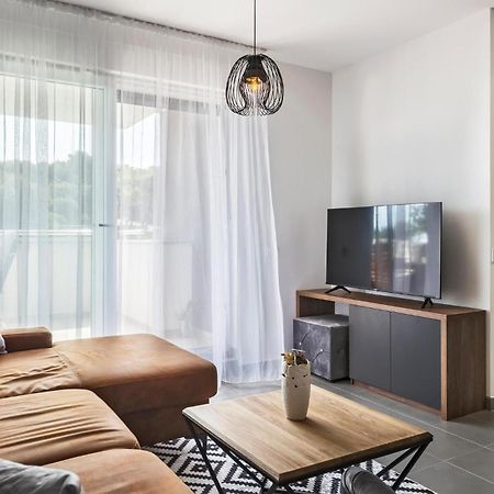 Amazing Apartment In Premantura With Kitchen Bagian luar foto