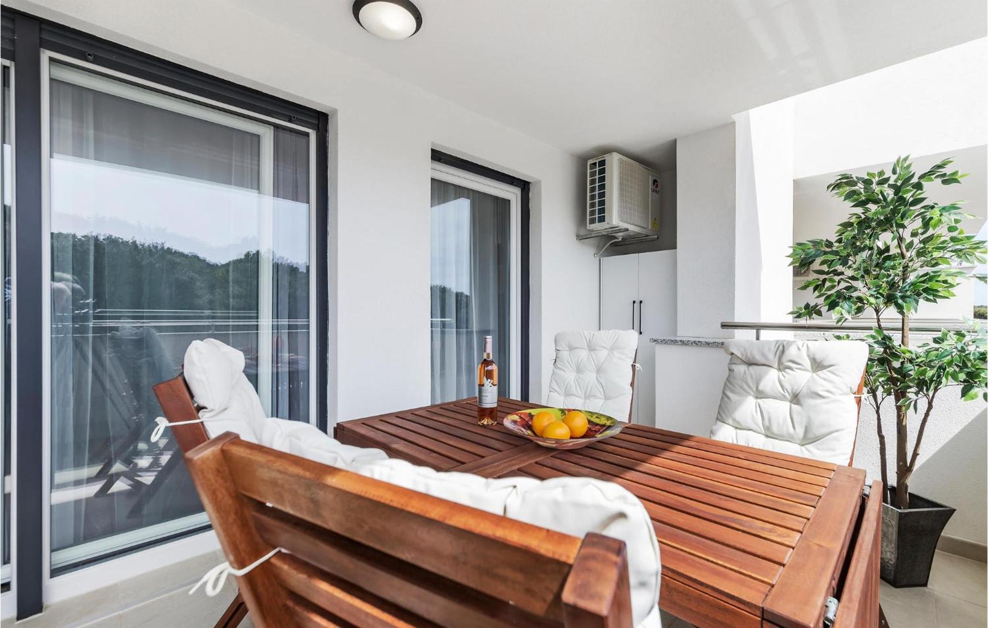 Amazing Apartment In Premantura With Kitchen Bagian luar foto