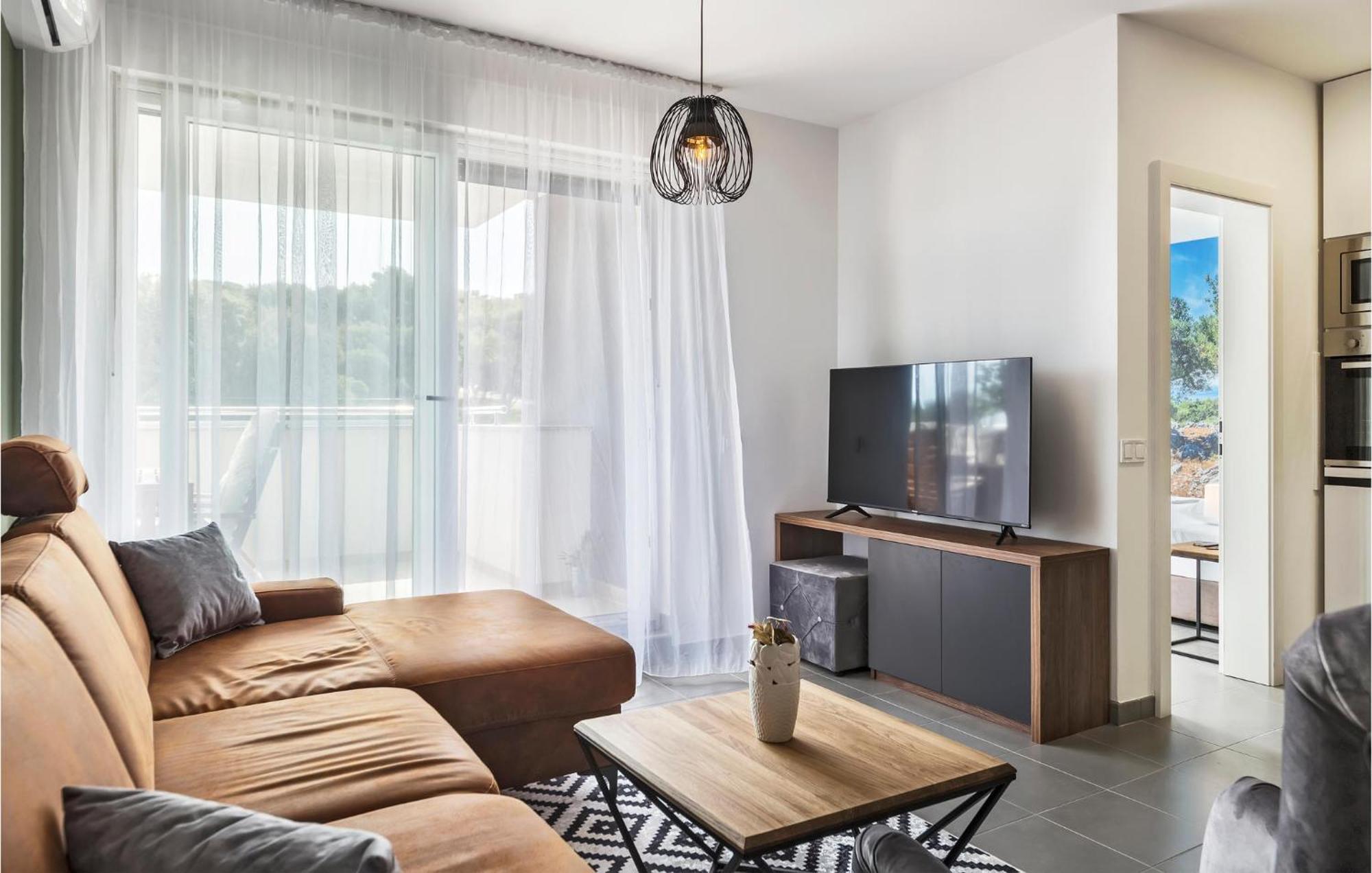 Amazing Apartment In Premantura With Kitchen Bagian luar foto